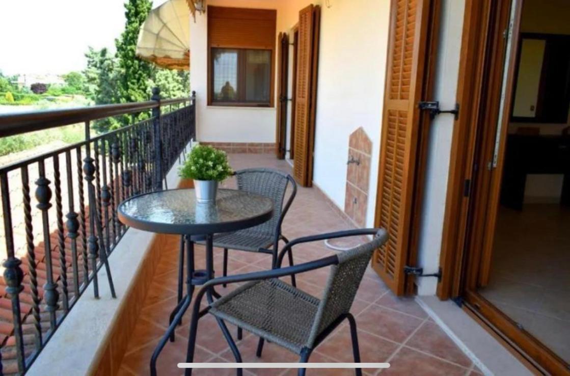 Luxury Appartment, Only 7 Minutes From Thessaloniki Airport And 15 Minutes From City Center ,For 8-23 People Also For Gatherings And Parties Neon Rysion Exteriér fotografie